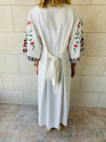 White Statement Maliqa Embroidered Linen Kimono